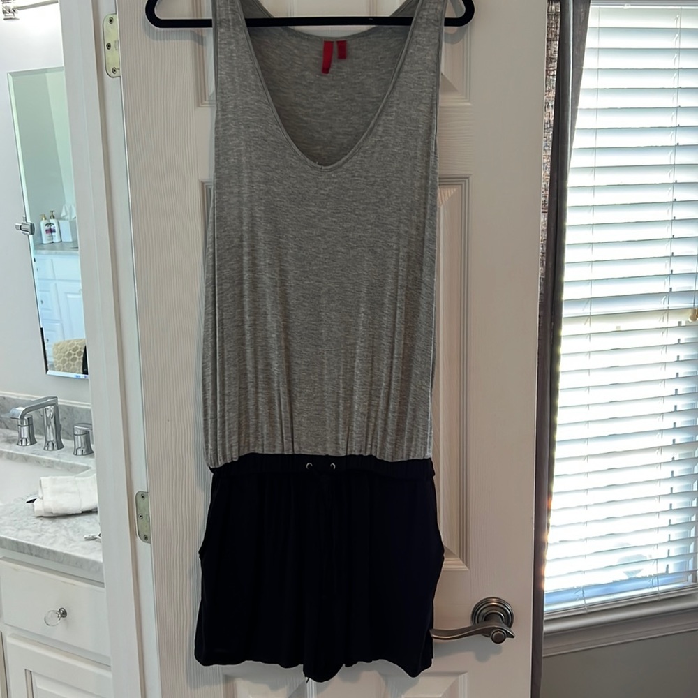 Two tone cotton, V-neck romper